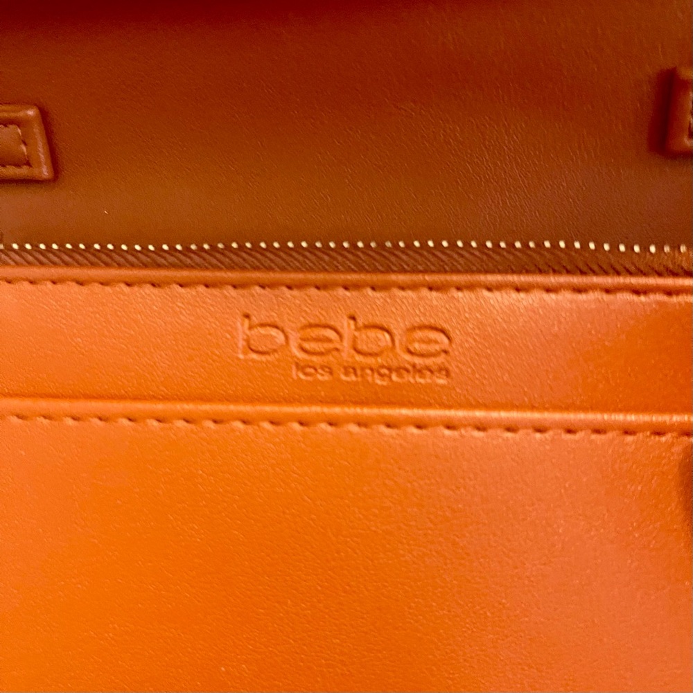 Elegant BEBE Sophia
Crossbody Bag Warm Blush
New condition - Picture 8 of 10